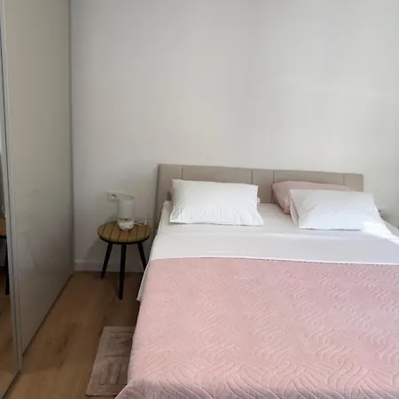 Comfort Spacious In Center *