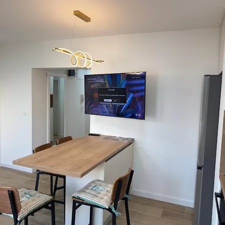 Comfort Spacious In Center *